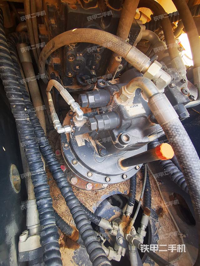 回转马达和主控阀（整机外观）