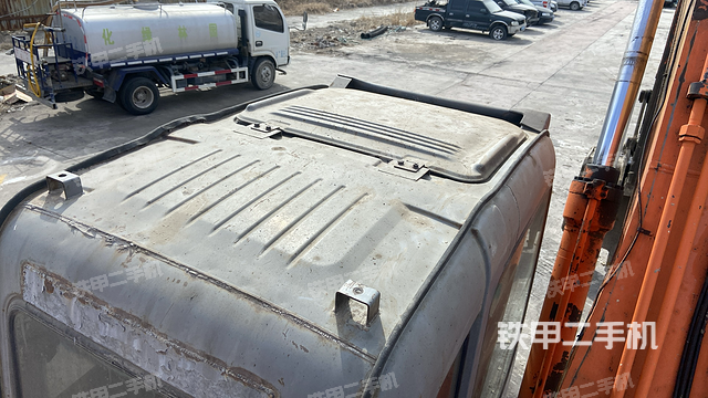 驾驶室顶部（整机外观）