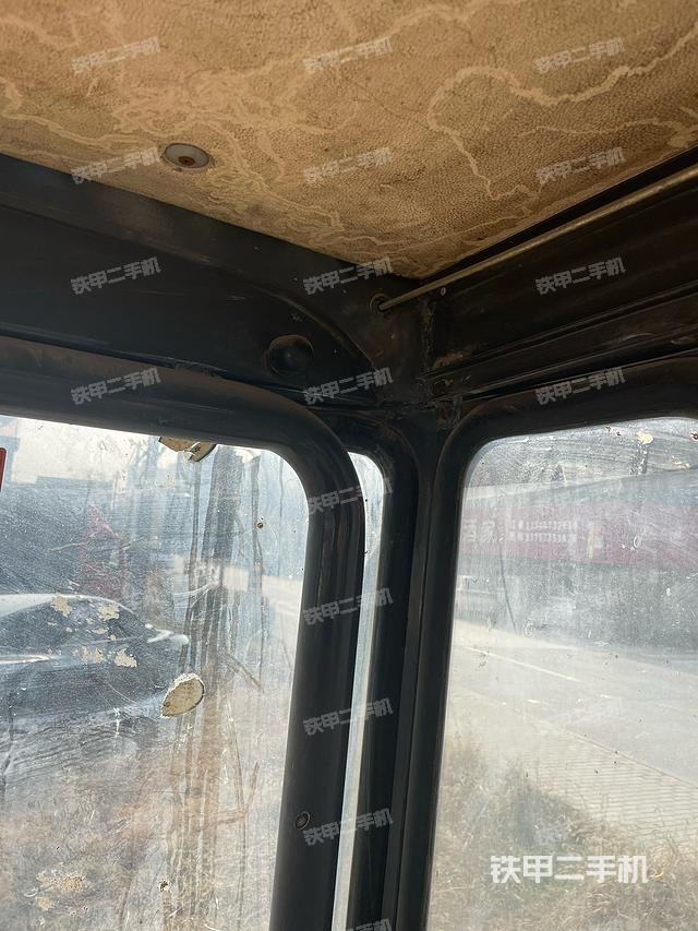 驾驶室顶部（整机外观）