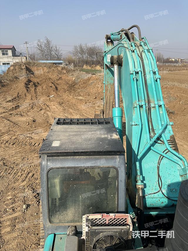 驾驶室顶部（整机外观）