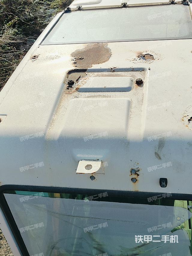 驾驶室顶部（整机外观）