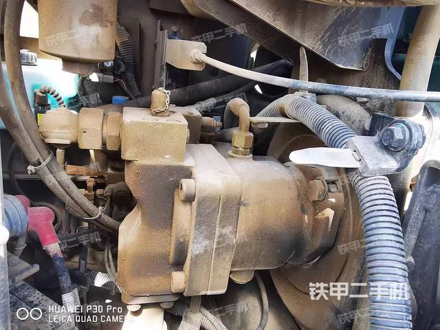 液压泵舱室正面整体（整机外观）