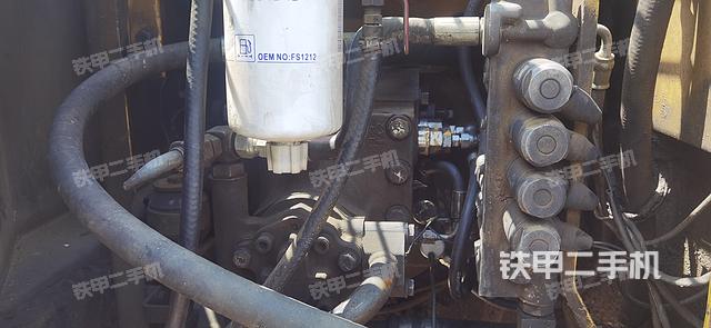 液壓泵艙室正面整體（整機(jī)外觀）