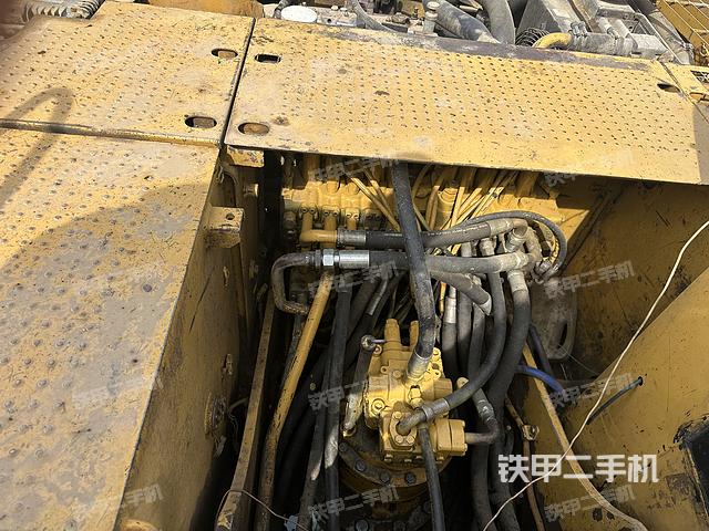 回转马达和主控阀（整机外观）