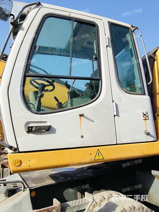 驾驶室整体（整机外观）