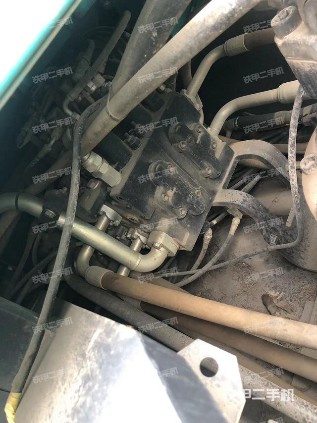 驾驶室顶部（整机外观）