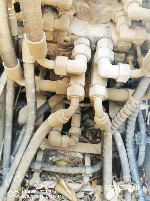 回转马达和主控阀（整机外观）