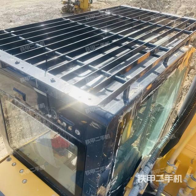 驾驶室顶部（整机外观）