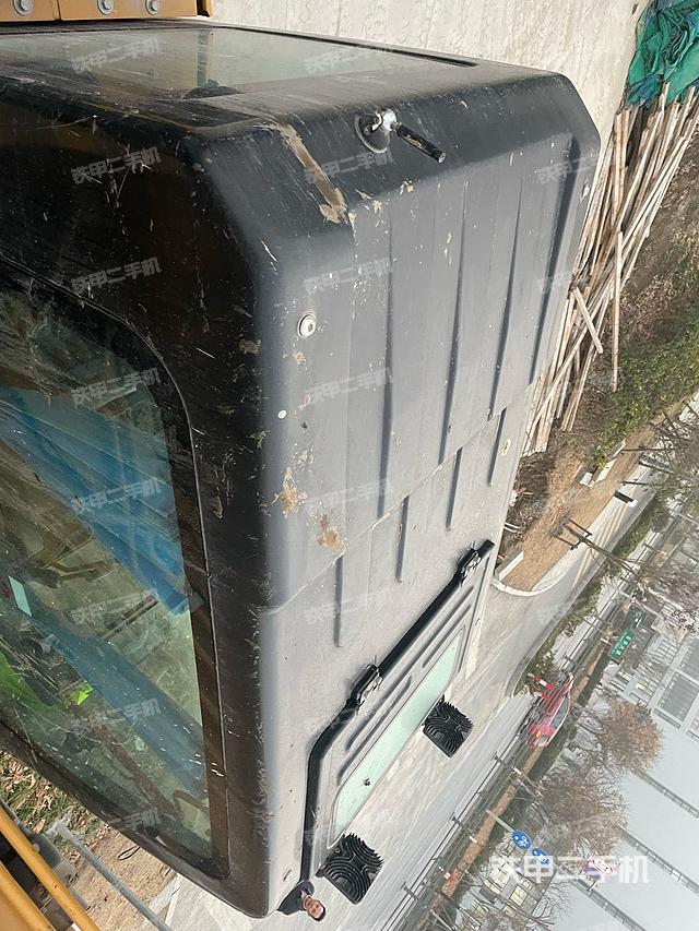 驾驶室顶部（整机外观）