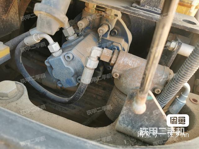 回转马达和主控阀（整机外观）