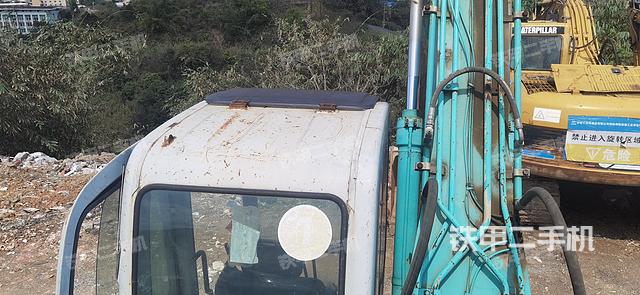 驾驶室顶部（整机外观）