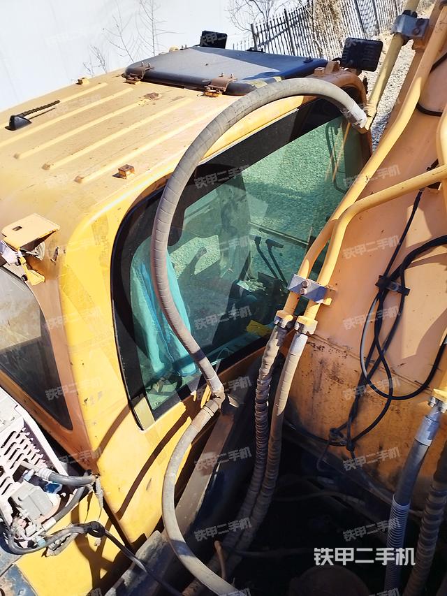 驾驶室顶部（整机外观）