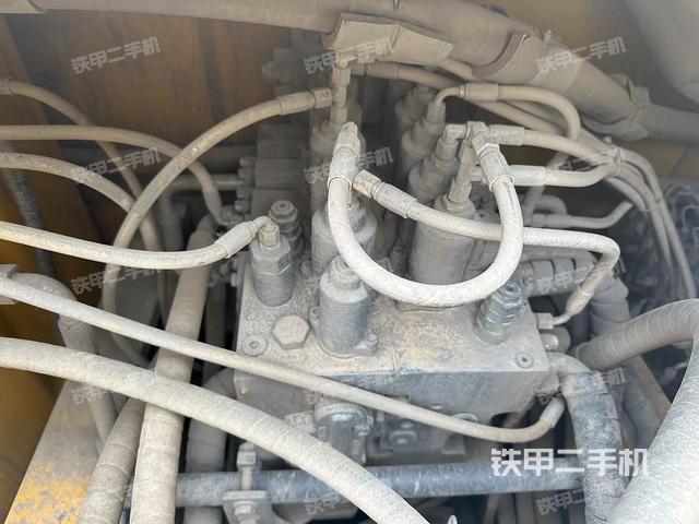 回转马达和主控阀（整机外观）