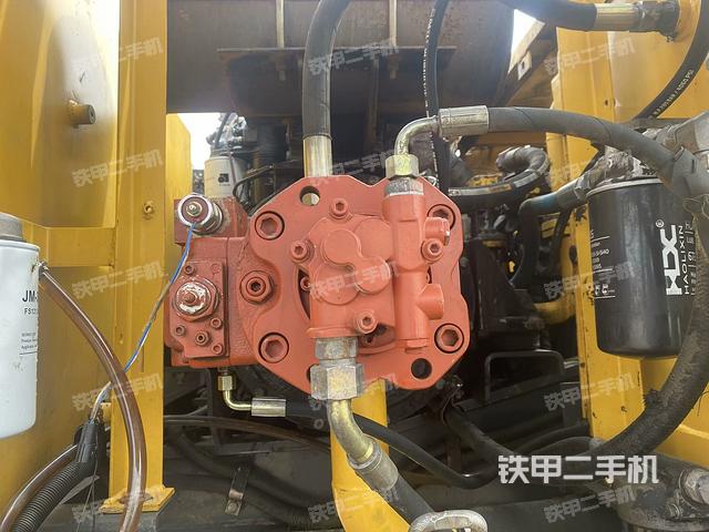 液压泵舱室正面整体（整机外观）