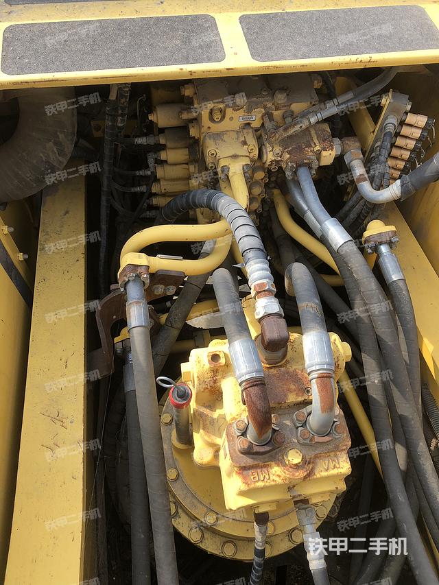 回转马达和主控阀（整机外观）