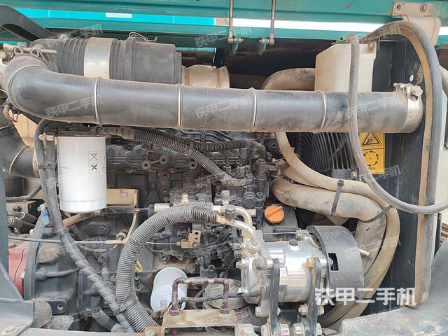 驾驶室顶部（整机外观）