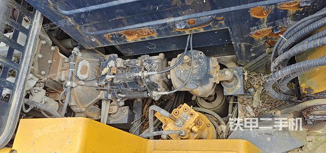 回转马达和主控阀（整机外观）