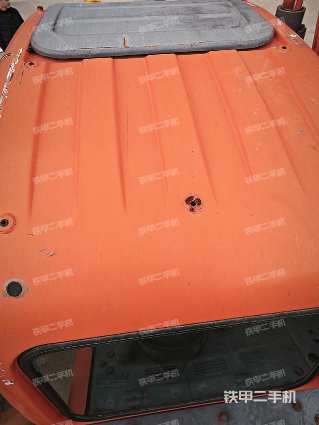 驾驶室顶部（整机外观）