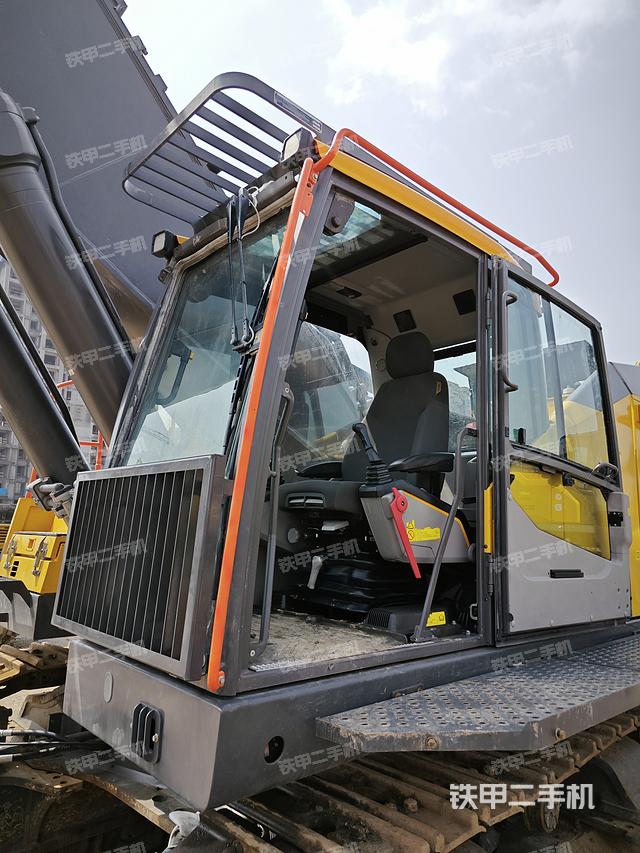 驾驶室顶部（整机外观）