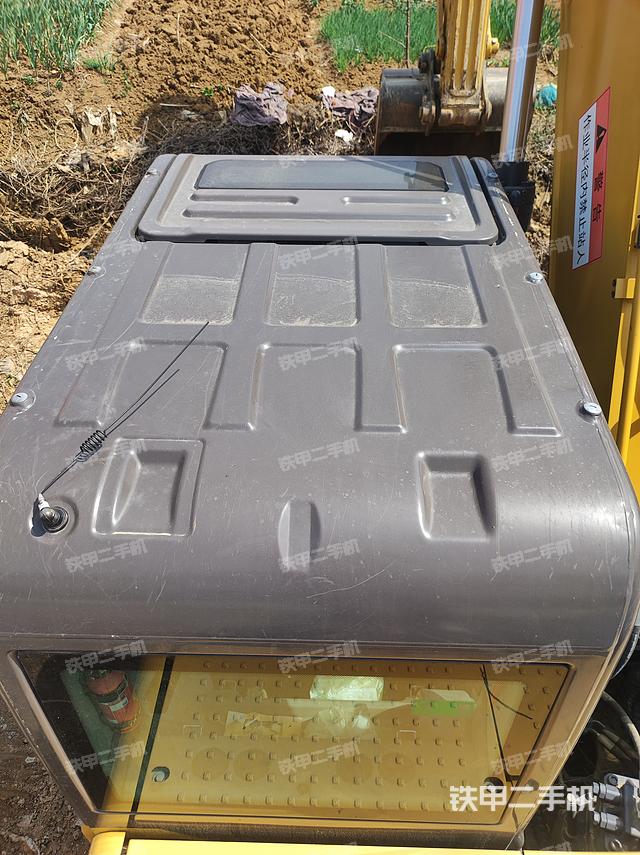 驾驶室顶部（整机外观）