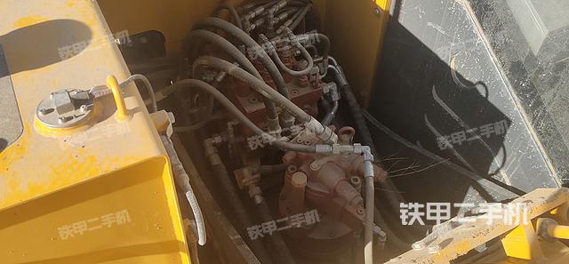 回转马达和主控阀（整机外观）