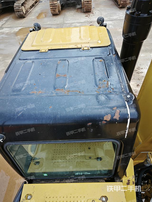 驾驶室顶部（整机外观）