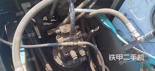 回转马达和主控阀（整机外观）