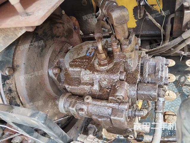 回转马达和主控阀（整机外观）