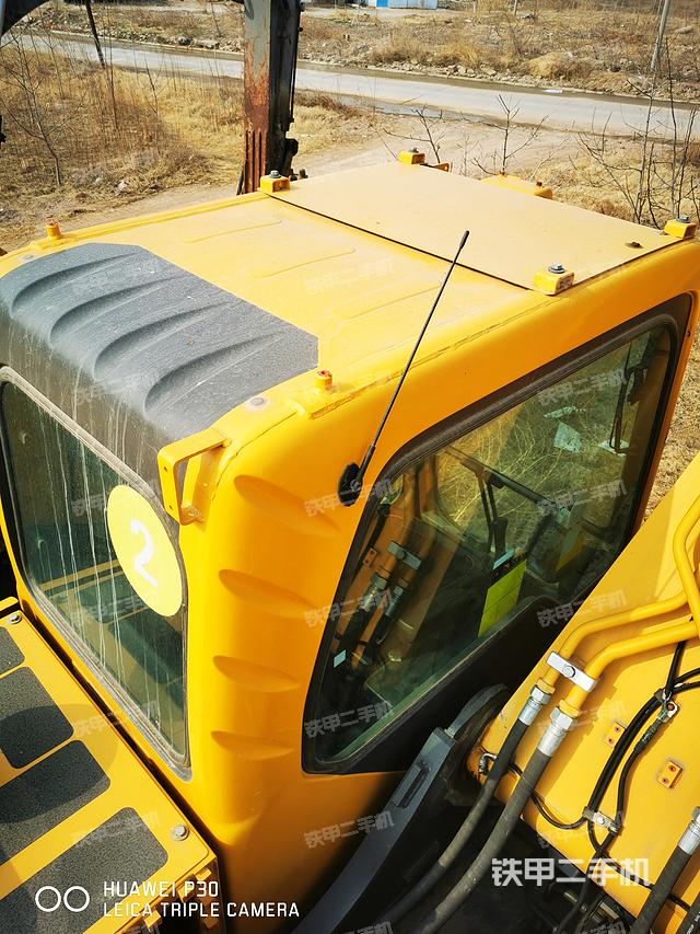 驾驶室顶部（整机外观）