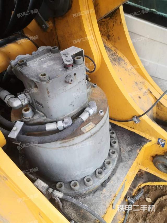 回转马达和主控阀（整机外观）