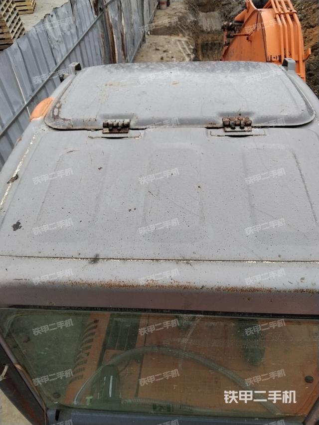 驾驶室顶部（整机外观）