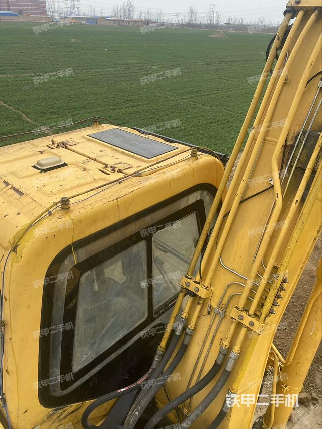 驾驶室顶部（整机外观）