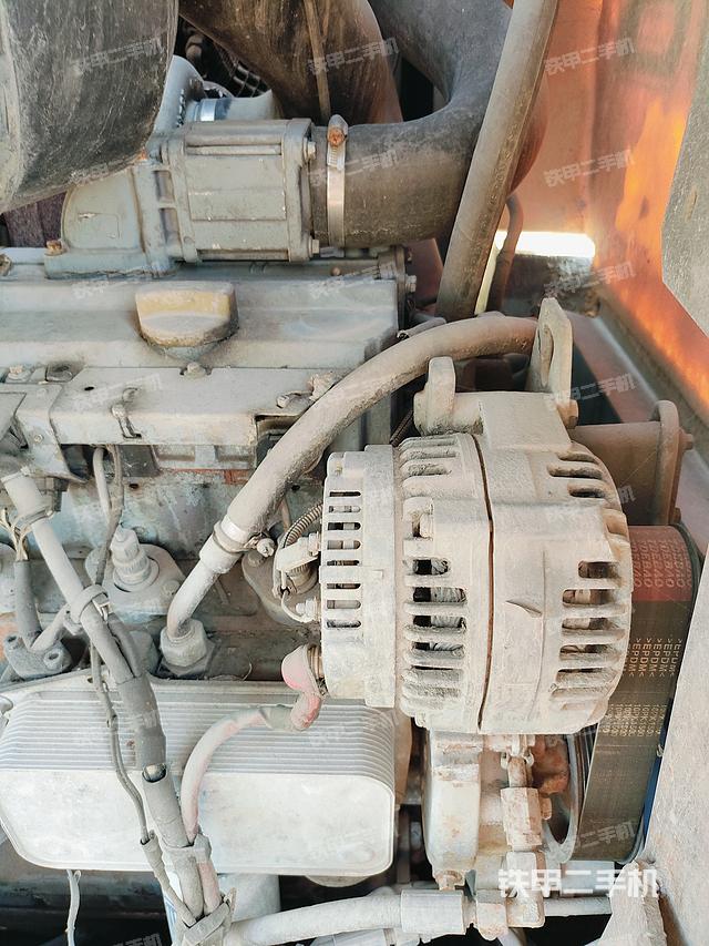 发动机左侧（整机外观及大件）