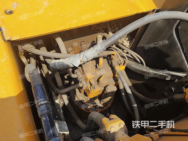 回转马达和主控阀（整机外观）