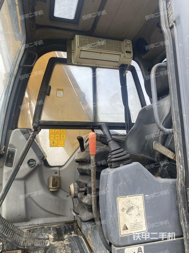 驾驶室整体（整机外观）