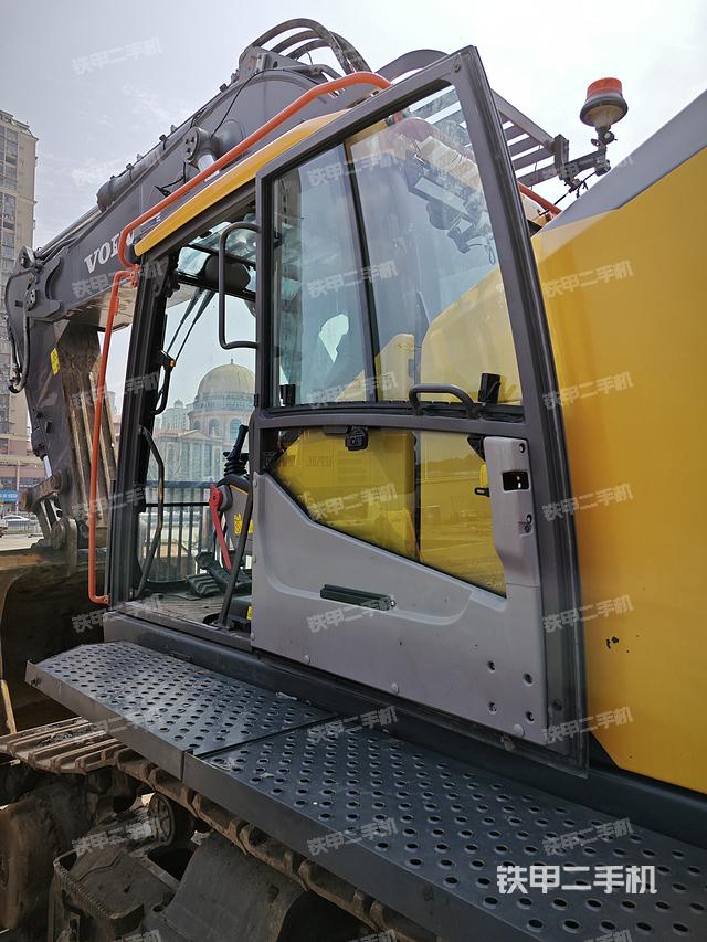 驾驶室整体（整机外观）