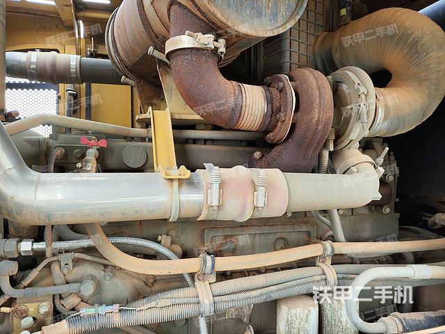 发动机右侧（整机外观及大件）