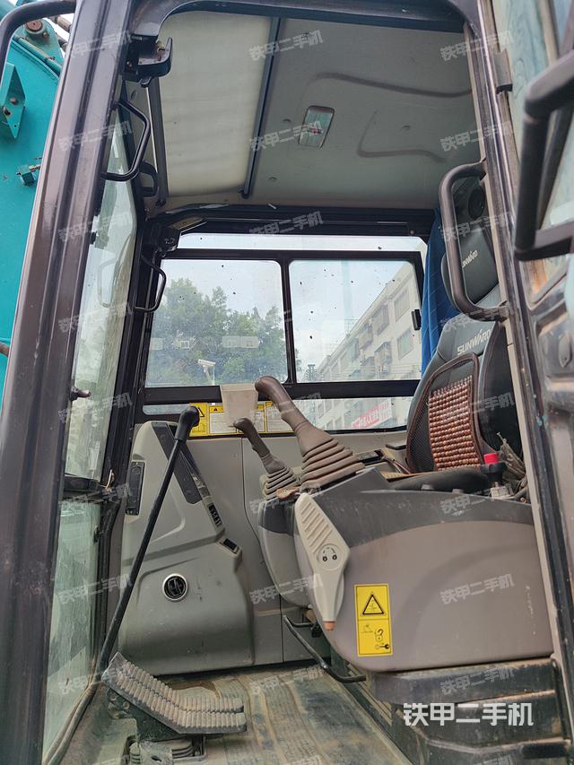 驾驶室整体（整机外观）