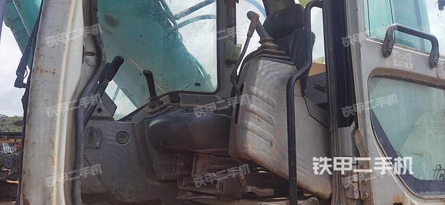 驾驶室整体（整机外观）