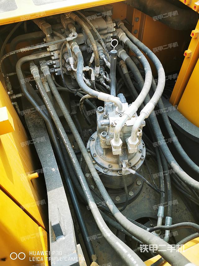 回转马达和主控阀（整机外观）