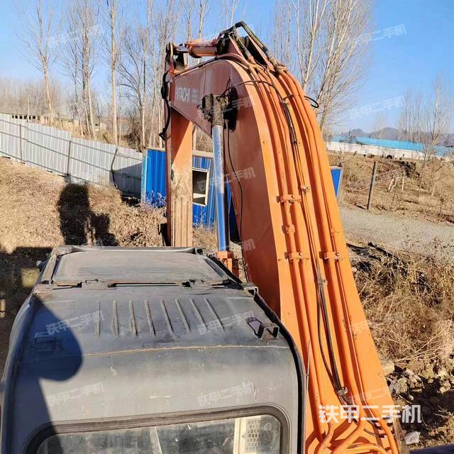 驾驶室顶部（整机外观）