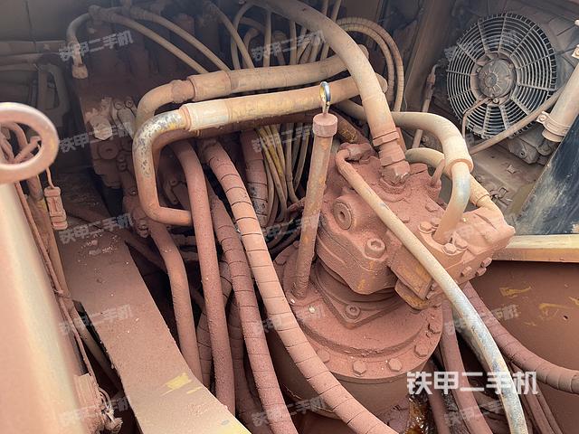 回转马达和主控阀（整机外观）