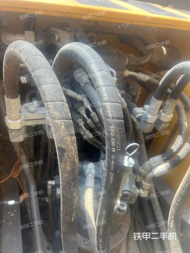 回转马达和主控阀（整机外观）