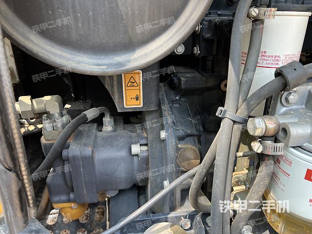 液压泵舱室正面整体（整机外观）