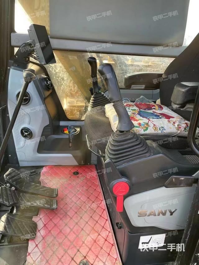 驾驶室整体（整机外观）