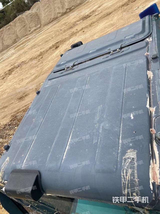 驾驶室顶部（整机外观）