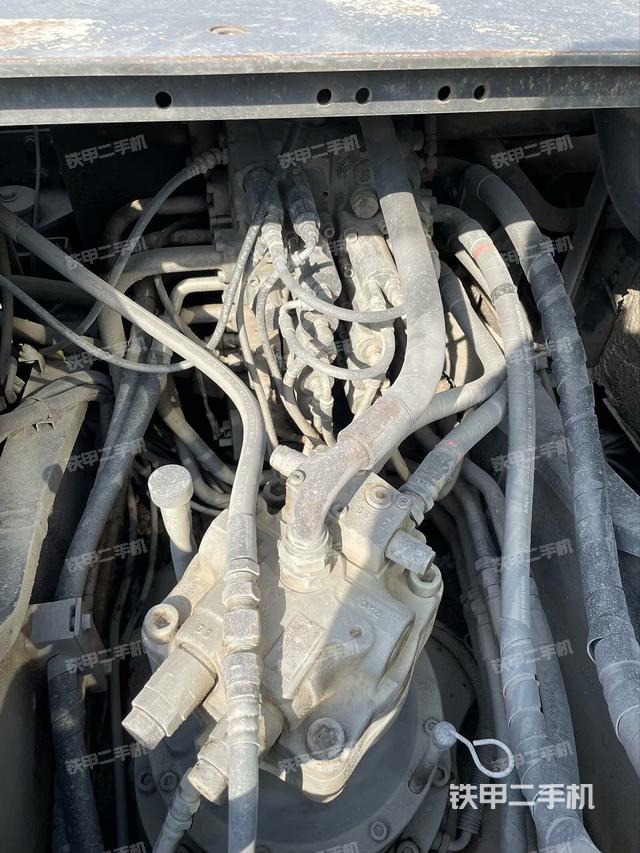 回转马达和主控阀（整机外观）