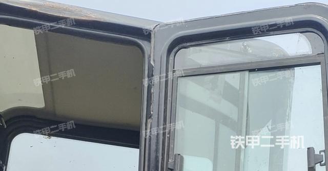 驾驶室顶部（整机外观）