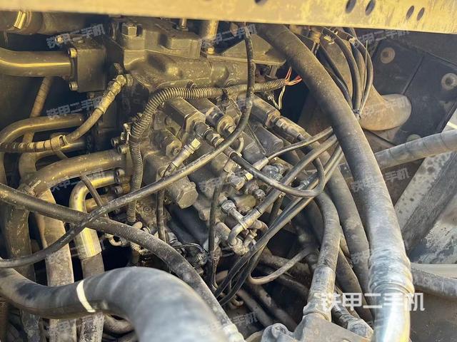 回转马达和主控阀（整机外观）