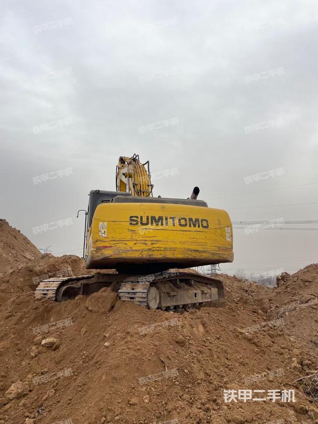 驾驶室顶部（整机外观）